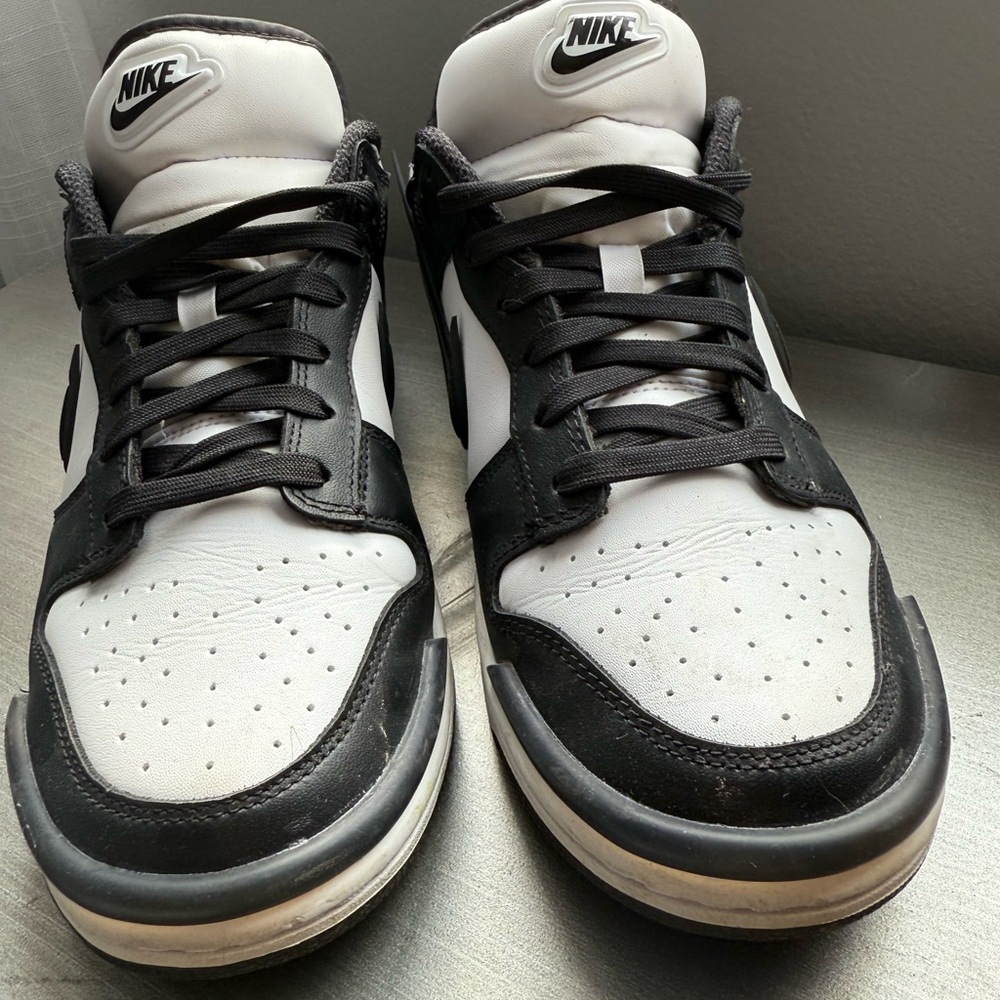 UNISEX Classic Black/White Sneakers WOMENS US 10